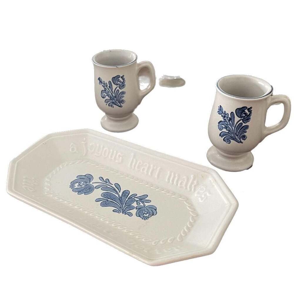 Vintage Pfaltzgraff Yorktowne Bread Tray with 2 Pedestal Mugs‎ Set